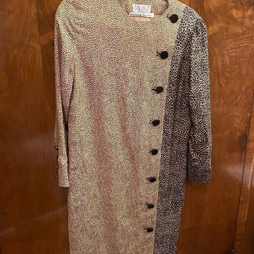 🐆 Unique animal print fabric from Balliet’s. Design by Stanley Platos sz 8